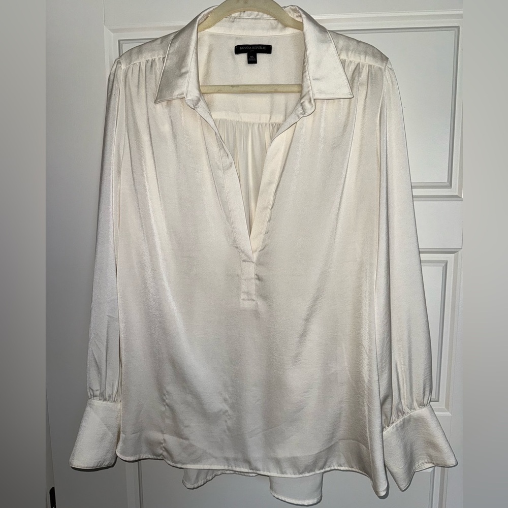 Banana Republic Silky Women's Blouse